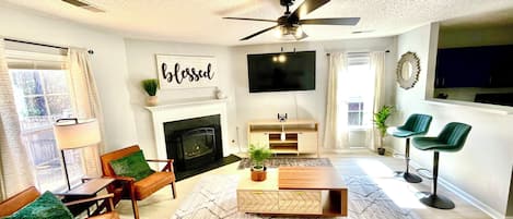 Smart TV, fireplace