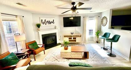 Charming 3-bedroom. Trail & Lake Access. Minutes from Ft. Jackson and Downtown.