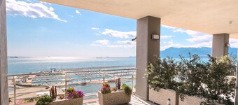 Sunshine - Lilibeth Luxury Suites Salerno