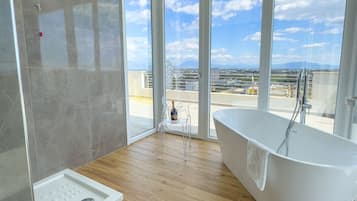 Doccia, asciugacapelli, bidet, asciugamani