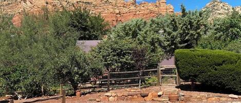 المنطقة المحيطة بالمنشأة