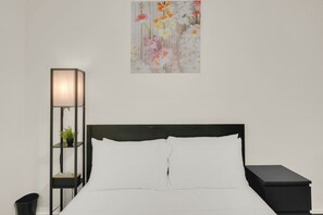 3 slaapkamers, een strijkplank/strijkijzer, wifi, beddengoed