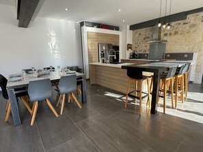 Dining - vacation rental with pool Beaucaire LS3-450 (Beaucaire)