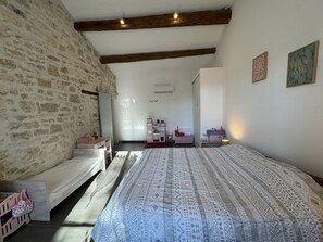 4 Schlafzimmer, Schreibtisch, Bügeleisen/Bügelbrett, kostenloses WLAN