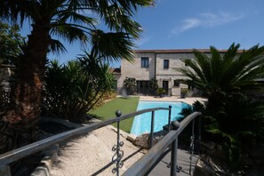 Pool - vacation rental with pool Beaucaire LS3-450 (Beaucaire)