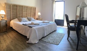 4 bedrooms, desk, iron/ironing board, travel cot