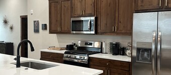 Cozy 2-bedroom apartment in Aubrey with WiFi, AC