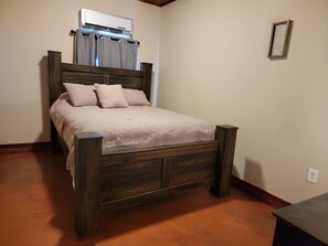 2 bedrooms, desk, iron/ironing board, travel cot