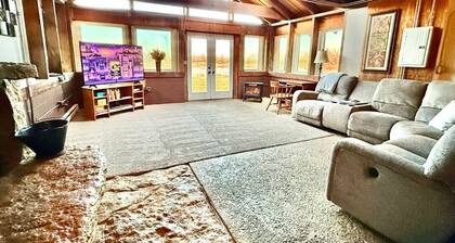 Waterfront Rock Shower Suite w/ Sunset View Room!