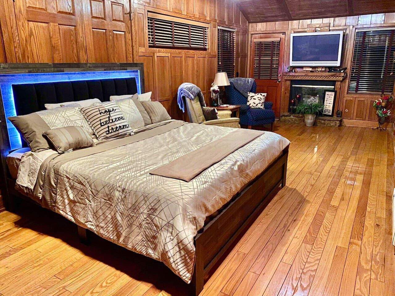 3 多间卧室、办公桌、熨斗/熨衣板、WiFi