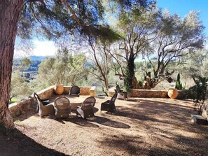 Terrace/patio - Villa De luxe -air-conditioned-pool-14 persons, 7 bedrooms and 7 bathrooms, 11 beds (Sanary-sur-Mer)