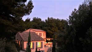 A two-story house with a tiled roof, surrounded by trees and a stone staircase leading to the entrance. - Villa De luxe -air-conditioned-pool-14 persons, 7 bedrooms and 7 bathrooms, 11 beds (Sanary-sur-Mer)