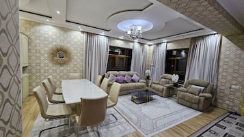 Luxury House, Mountain View | Living area