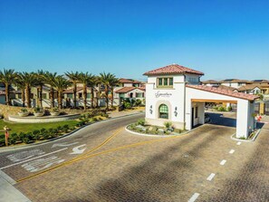 Exterior - PGA WEST - NEW! 3bd/3.5bth House w/Pool, Gym, Golf Cart, EV Charger (La Quinta)