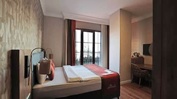 Deluxe Room, 1 Queen Bed, Sea View | Desk, laptop workspace, free WiFi