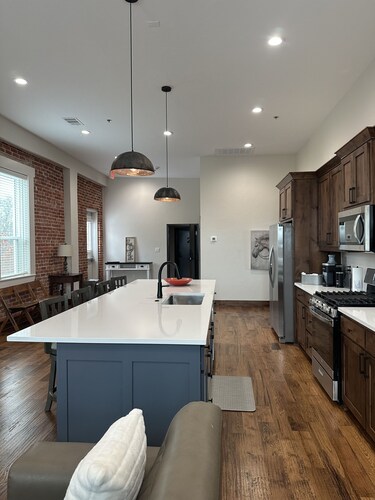 Suite 3 Beautiful 2-bedroom apartment in Aubrey with WiFi, AC