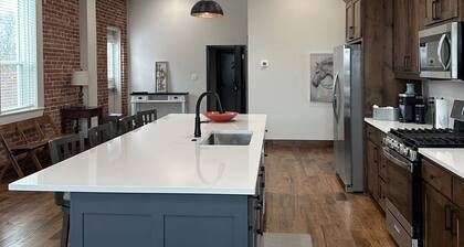 Suite 3 Beautiful 2-bedroom apartment in Aubrey with WiFi, AC