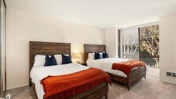 2 Schlafzimmer, Schreibtisch, Bügeleisen/Bügelbrett, Reisekinderbett