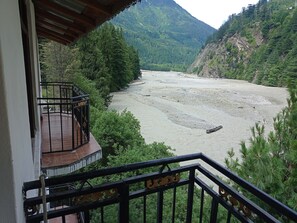 Exterior - Ganga River View (Bhatwari)