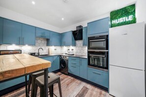 Fridge, microwave, oven, dishwasher - Roslin Place | Grampian Lettings Ltd (Aberdeen)
