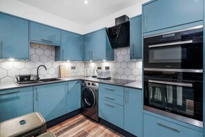 Refrigerador, microondas, horno y lavavajillas