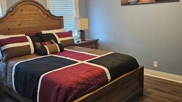 3 makuuhuonetta, silitysrauta/-lauta, ilmainen Wi-Fi, vuodevaatteet