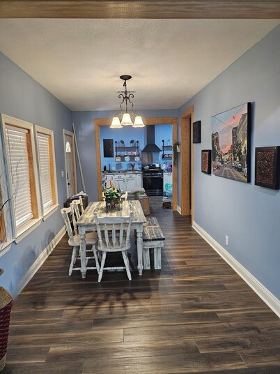 3-bedroom house in enjoyable Laurel with WiFi, AC