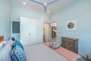 2 chambres, coffre-fort, bureau, fer et planche à repasser