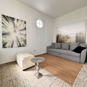 House, Multiple Bedrooms, Beachside | Interior