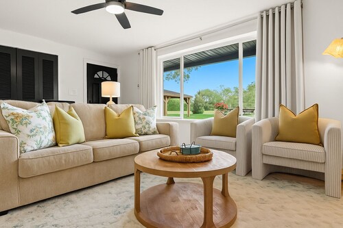 New! Modern 2BR by Downtown Royal Oak | King Beds