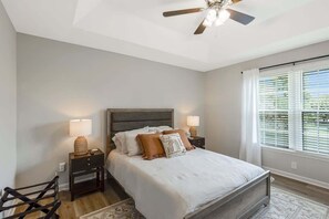 3 chambres, fer et planche à repasser, Wi-Fi, draps fournis