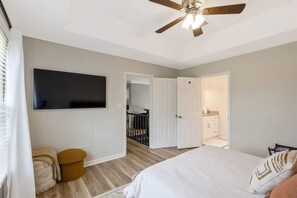 3 chambres, fer et planche à repasser, Wi-Fi, draps fournis