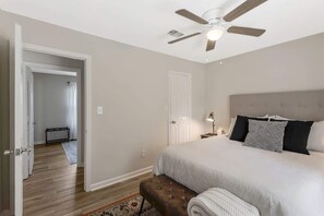 3 chambres, fer et planche à repasser, Wi-Fi, draps fournis