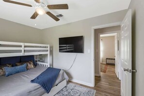 3 chambres, fer et planche à repasser, Wi-Fi, draps fournis