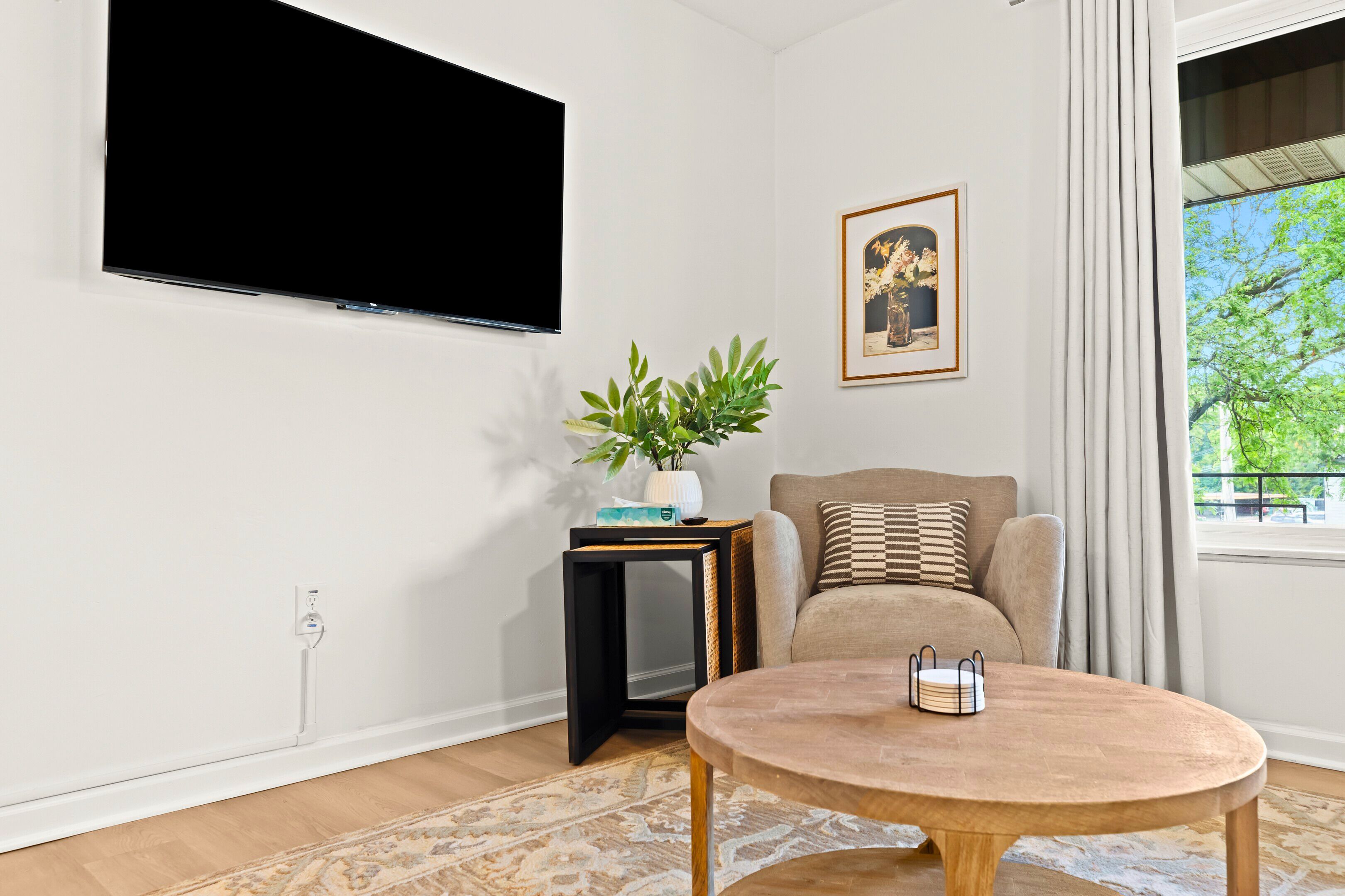 Stylish Upper Apartment | King Bed | Conveniently Located - Royal Oak, MI
