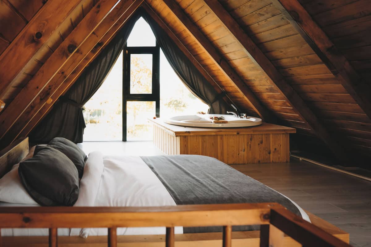 Deluxe Bungalow, Balcony | Jetted bathtub
