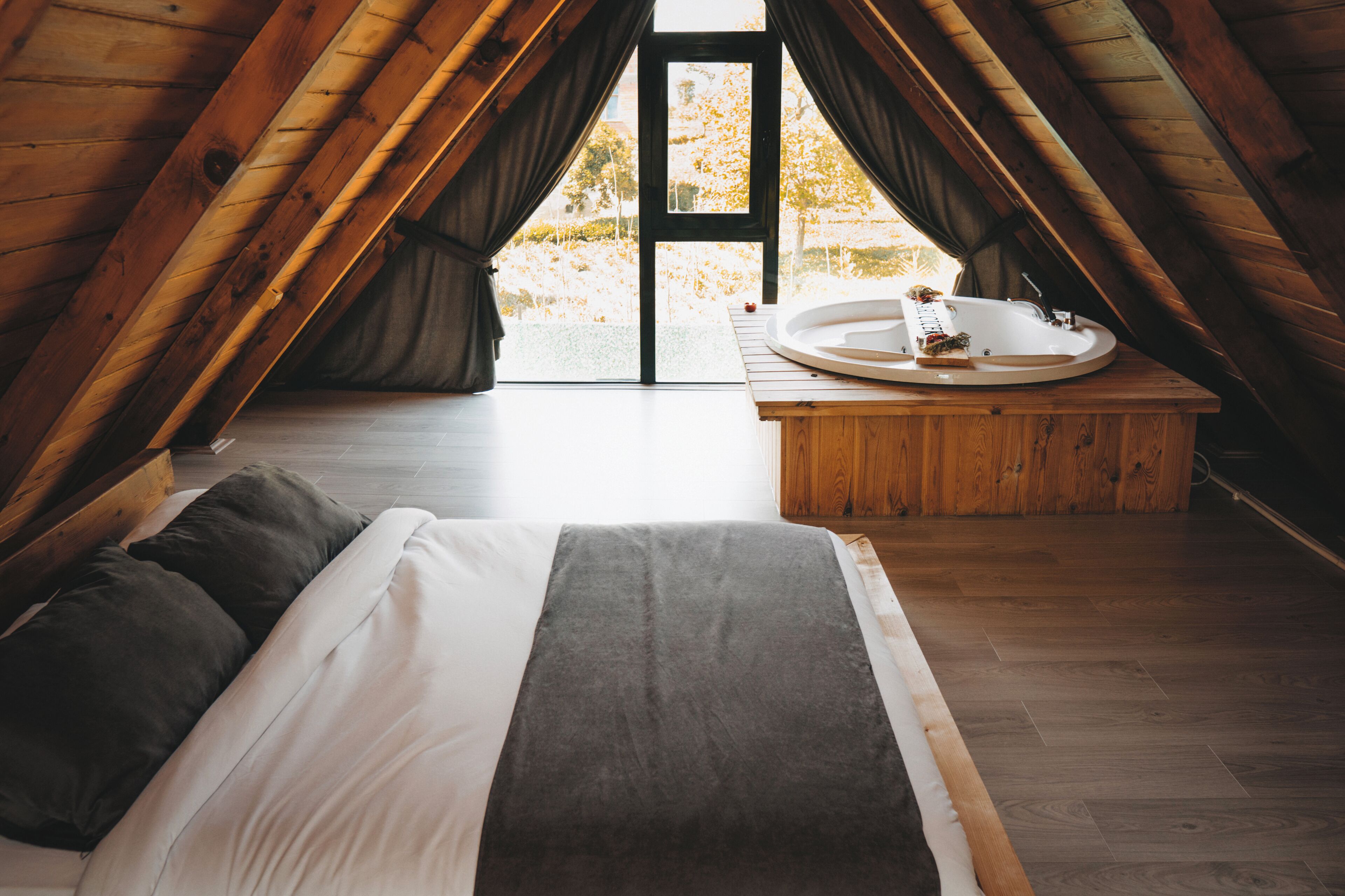 华丽平房, 阳台 | 按摩浴缸