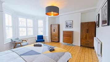 5 bedrooms, desk, iron/ironing board, free WiFi