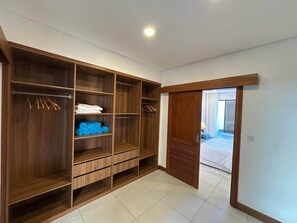 3 عدّة غرف نوم ومكواة/لوح كي وواي فاي مجانًا وملاءات أسرّة