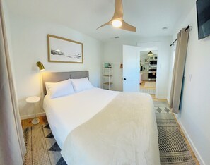 2 bedrooms, iron/ironing board, WiFi, bed sheets - Freshly renovated 2-bedroom house in beautiful Bradenton with WiFi, AC (Bradenton)