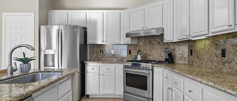 House (4 Bedrooms) | Interior