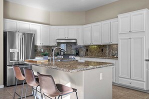 House (4 Bedrooms) | Interior