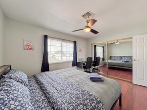 3 bedrooms, iron/ironing board, WiFi, bed sheets - 3-bedroom home in awesome Las Vegas with WiFi, AC (Las Vegas)