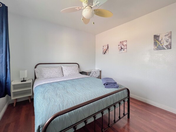 3 bedrooms, iron/ironing board, WiFi, bed sheets