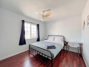 3 soverom, strykejern/-brett, wi-fi og sengetøy