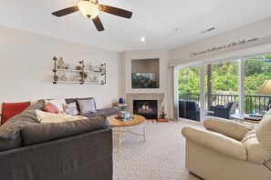 TV - Cedar Heights 464 - Charming lakeview condo (Camdenton)