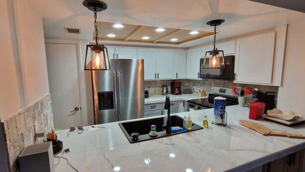 Private kitchen - Literally 3 mins from Siesta with its number 1 beaches!!!!
Location! Location! (Sarasota)