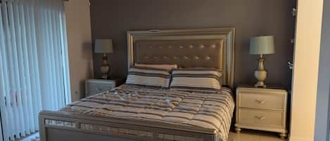 2 habitaciones, tabla de planchar con plancha, wifi y ropa de cama