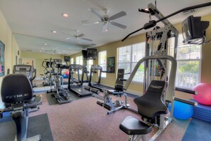 Fitness facility - Beautifully Decorated Condo, St. Simons Island, 8 minutes to Beach, Heated Pool (St. Simons Island)