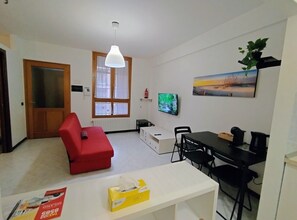 Smart TV - Navigli Star Apartment - quiet a few steps from Piazza Duomo (Milano)